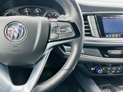 Used 2023 Buick Enclave Essence image 18