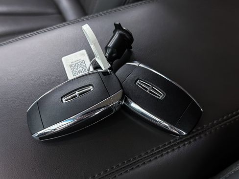 Used 2019 Lincoln Nautilus Reserve image 33