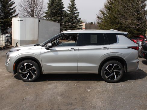 Used 2024 Mitsubishi Outlander SEL image 5