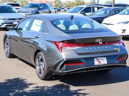 New 2025 Hyundai Elantra Limited image 2