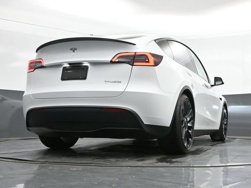 Used 2023 Tesla Model Y Performance AWD/4WD image 41