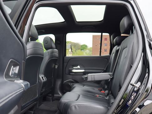 Used 2020 Mercedes-Benz GLB 250 w/ Premium Package image 14