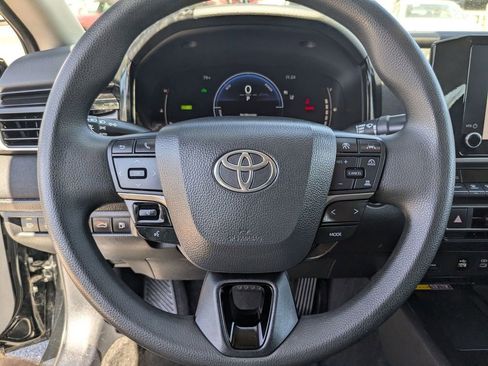 Used 2025 Toyota Camry LE image 17