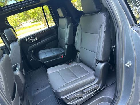 Used 2022 Chevrolet Suburban Z71 w/ Luxury Package AWD/4WD image 17