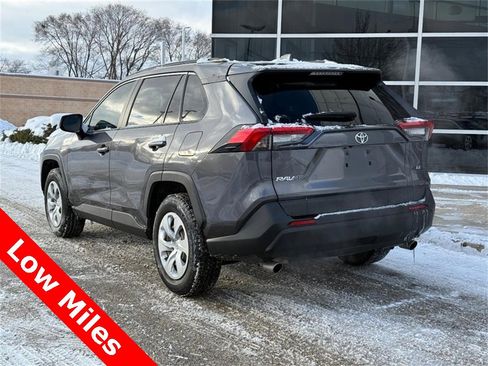 Used 2019 Toyota RAV4 LE image 5