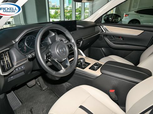 Used 2025 MAZDA CX-70 3.3 Turbo w/ Preferred Package AWD/4WD image 5