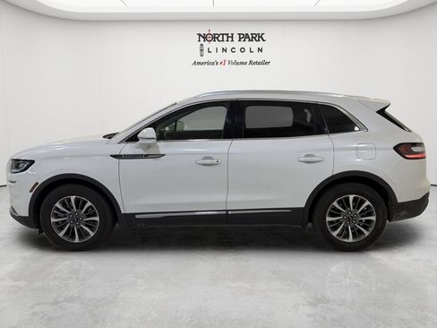 Certified 2022 Lincoln Nautilus FWD w/ Premium Package image 2