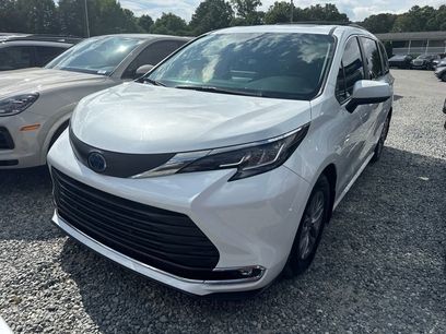 Used 2022 Toyota Sienna XLE