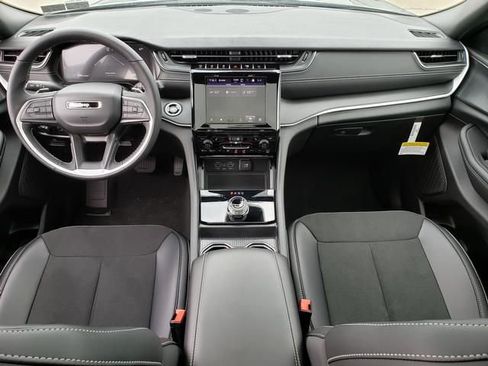 New 2025 Jeep Grand Cherokee L Altitude AWD/4WD image 16