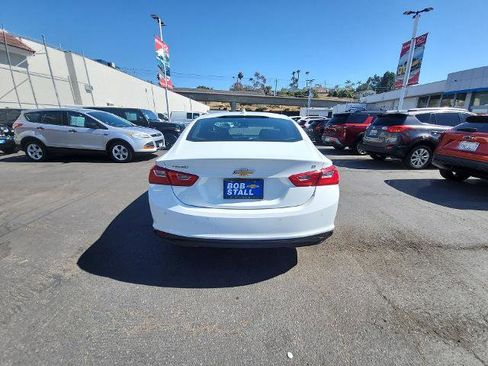 Used 2017 Chevrolet Malibu LT w/ Driver Confidence Package FWD image 7
