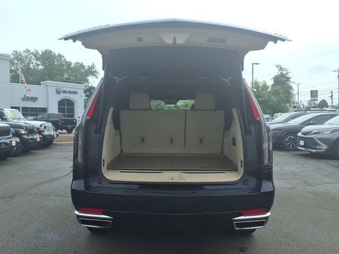 Used 2023 Cadillac Escalade ESV Premium Luxury AWD/4WD image 7