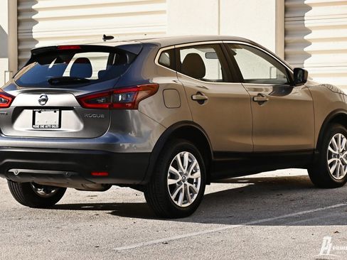 Used 2021 Nissan Rogue Sport S image 6