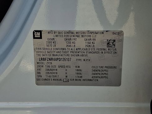 Used 2023 Buick Envision Essence image 27