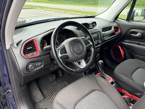 Used 2017 Jeep Renegade Trailhawk w/ Popular Equipment Group AWD/4WD image 3