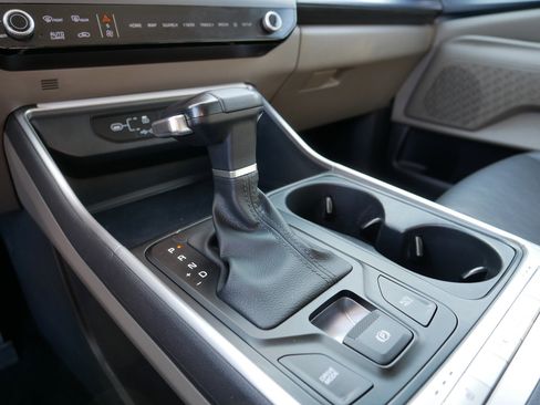 Certified 2025 Kia Carnival image 24