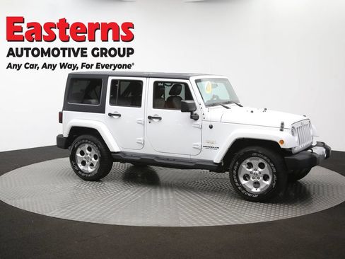 Used 2015 Jeep Wrangler Unlimited Sahara w/ Connectivity Group AWD/4WD image 48