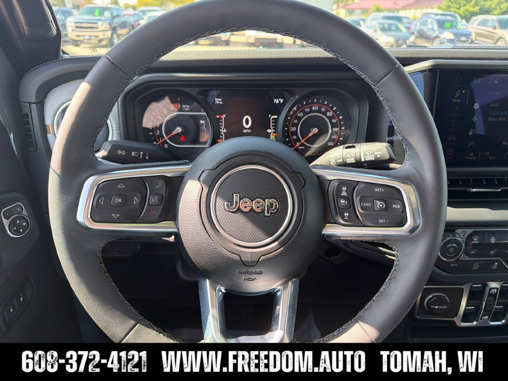 Used 2026 Jeep Wrangler Unlimited Sahara AWD/4WD image 14