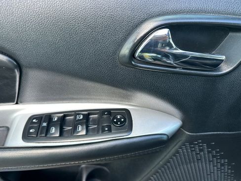 Used 2019 Dodge Journey SE FWD image 10