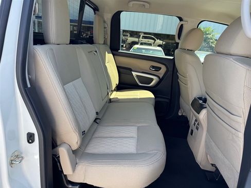 Used 2018 Nissan Titan SV w/ SV Convenience Package image 21