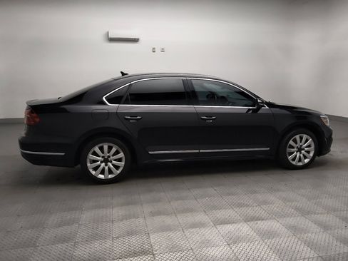 Used 2017 Volkswagen Passat 3.6 SEL Premium image 10