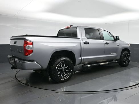 Used 2020 Toyota Tundra SR5 w/ SR5 Convenience Package AWD/4WD image 7