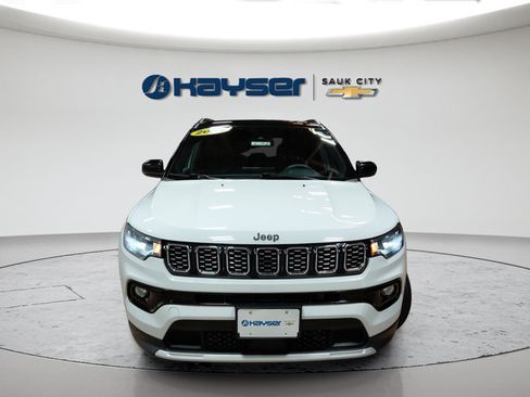 Used 2025 Jeep Compass Limited AWD/4WD image 2