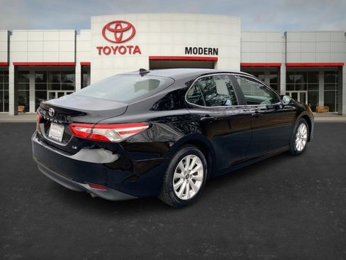 Certified 2020 Toyota Camry LE image 5