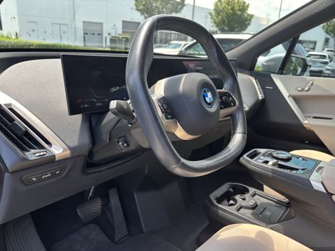 Used 2024 BMW iX xDrive50 w/ Sport Package AWD/4WD image 16
