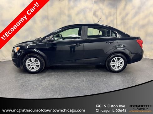 Used 2013 Chevrolet Sonic LT image 3