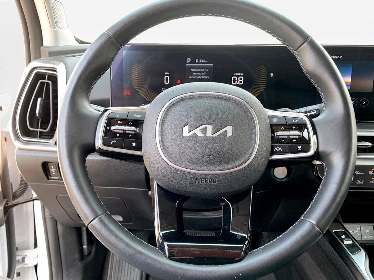 Used 2025 Kia Sorento EX AWD/4WD image 16