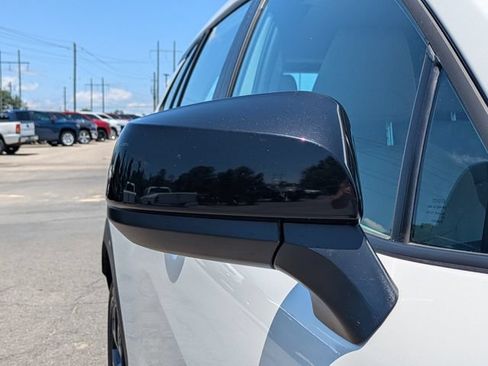Used 2025 Toyota Corolla Cross L FWD image 13