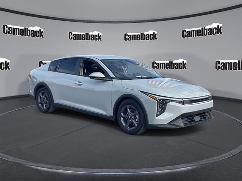 Used 2025 Kia K4 LXS image 1