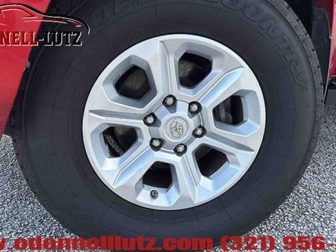 Used 2021 Toyota 4Runner SR5 Premium w/ Moonroof Package RWD image 2