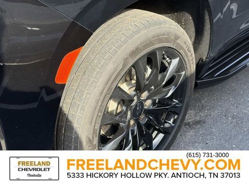 Used 2024 Chevrolet Suburban High Country w/ Advanced Technology Package image 7