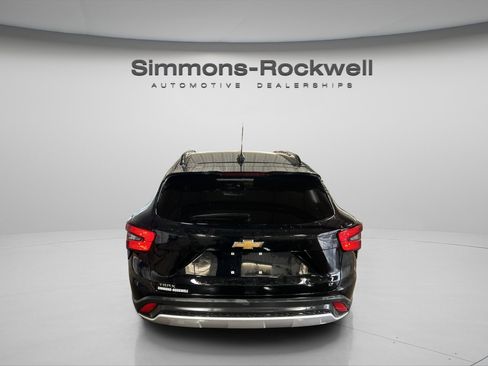 Used 2025 Chevrolet Trax LT w/ LT Convenience Package image 6