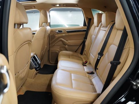Used 2014 Porsche Cayenne AWD/4WD image 12