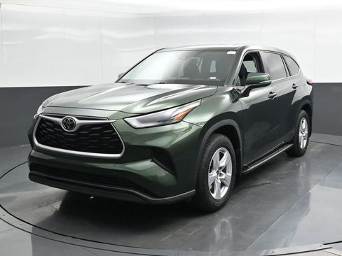 Used 2023 Toyota Highlander L image 7