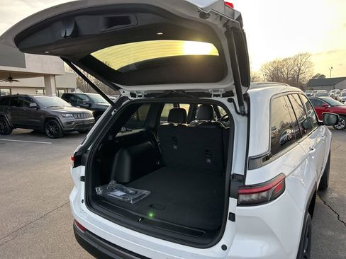 New 2026 Jeep Grand Cherokee Altitude AWD/4WD image 16