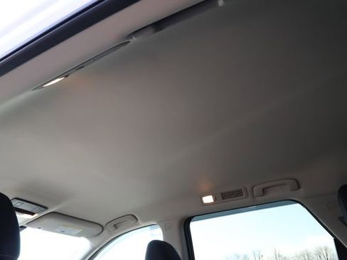 Used 2022 Nissan Pathfinder SV image 19