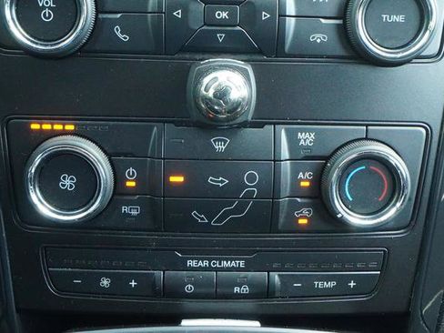 Used 2019 Ford Explorer XLT FWD image 18