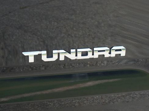 Used 2022 Toyota Tundra SR5 w/ SR5 Convenience Package AWD/4WD image 18