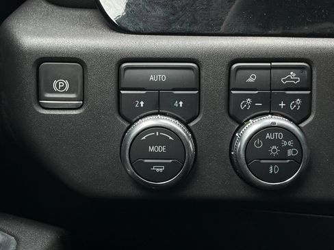 Used 2025 GMC Sierra 1500 SLT AWD/4WD image 13