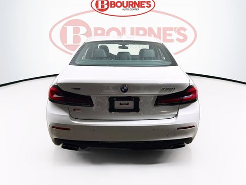Used 2022 BMW 530i xDrive w/ Premium Package image 11