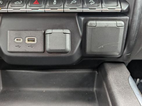 Used 2020 Chevrolet Silverado 1500 RST AWD/4WD image 18