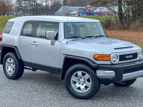 Used 2008 Toyota FJ Cruiser 4WD image 10