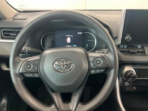Used 2025 Toyota RAV4 XLE AWD/4WD image 12