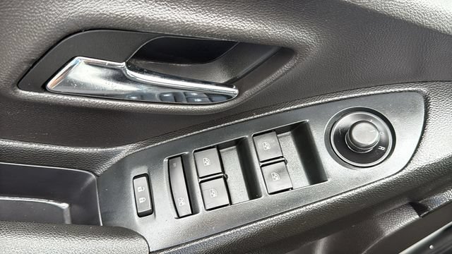 Used 2017 Chevrolet Trax LS FWD image 12