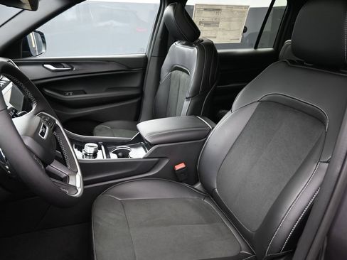 New 2025 Jeep Grand Cherokee L Altitude image 19