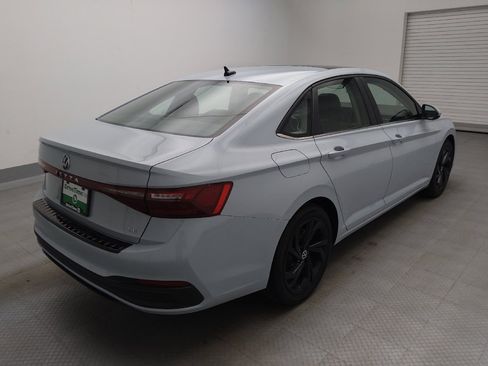 Used 2025 Volkswagen Jetta SE w/ Sunroof Package FWD image 9