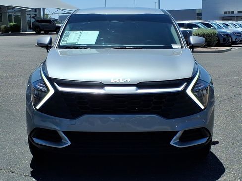 Used 2023 Kia Sportage LX FWD image 2